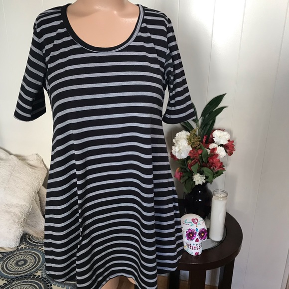 LuLaRoe Perfect Tee - Picture 1 of 5